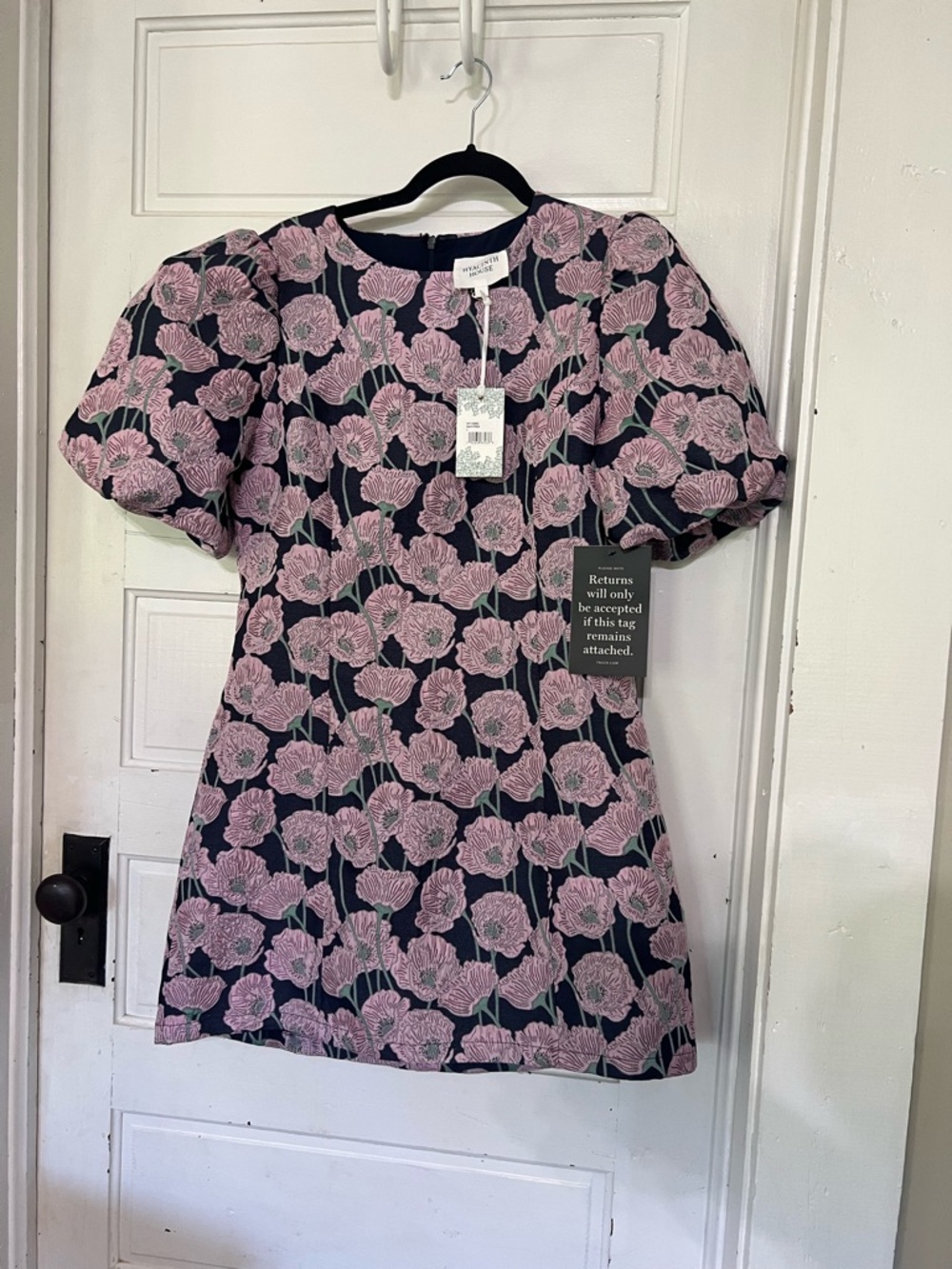 Tuckernuck HYACINTH HOUSE
Pink & Navy Floral Jacquard Minetta Mini Dress